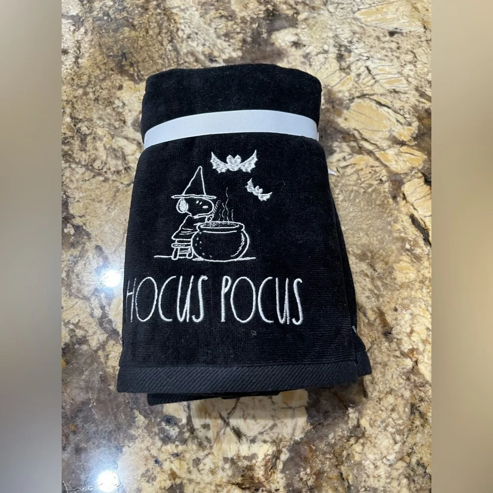 Rae Dunn Peanuts set of 2 HOCUS POCUS Snoopy hand towels   100% Cotton NEW!!